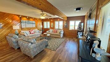 Télévision, lecteur de DVD, livres, vidéothÚque