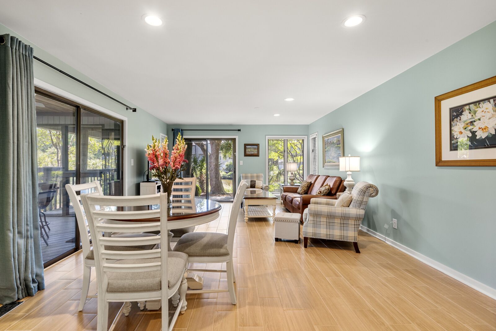 4583 Parkside: 2BR Villa, Screened Porch, Credit for Bikes/Beach Gear