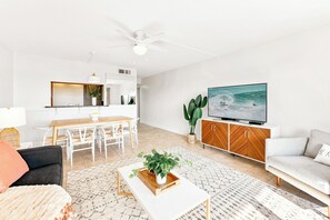 TV, DVD player - Beachfront Penthouse w/ Ocean Views & Pool – Walk to Pier☀️ (Cocoa Beach)