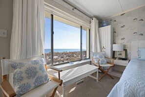 2 bedrooms, iron/ironing board, internet