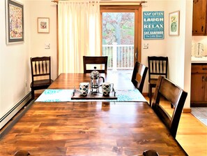 Dining - Walk to Beach, AC, WiFi, walk to bike path (Brewster)
