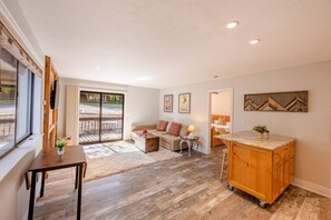 Smart TV, fireplace, DVD player, printers