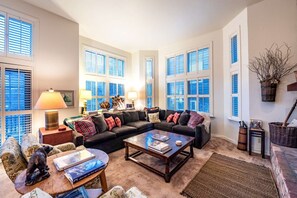 TV, fireplace, offices - *Free Ski Rentals* No Car Needed—5 Min Walk to Main Street, Private Hot Tub, Free Parking for 2 (Park City)