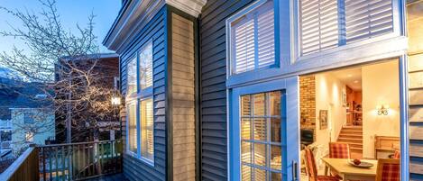 屋外ダイニングエリア