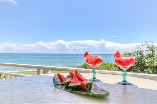 Sunny Beachside Condo w/ Beautiful Balcony Ocean Views & Heated Pool ☀️