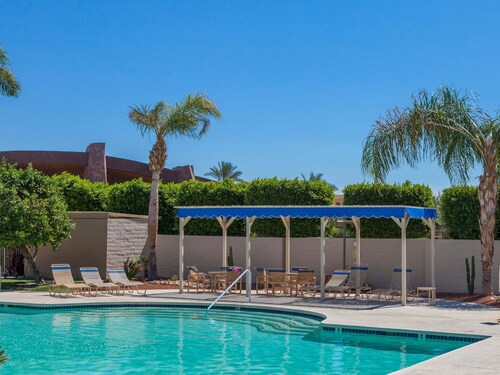 Downtown Winner – Heart of Palm Springs Condo