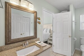 Combined shower/tub, towels, shampoo