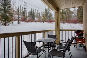 Outdoor dining - Ski-in/ski-out, Hot tubs and sauna, Fireplace, Sleeps 8! (Breckenridge)
