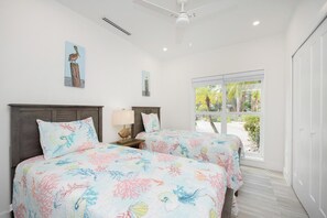 5 bedrooms, WiFi, bed sheets