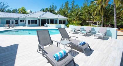 Kai Conut: Oceanfront Villa w/Private Pool, Dock, & Backyard Snorkeling