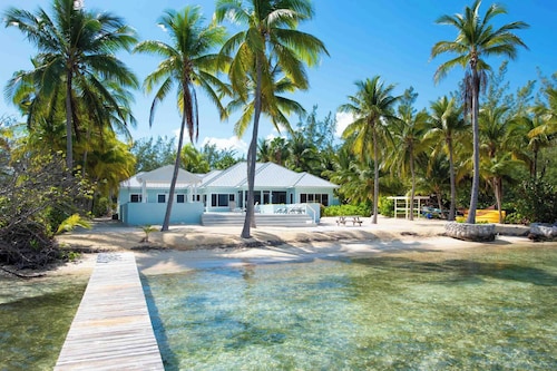 Kai Conut: Oceanfront Villa w/Private Pool, Dock, & Backyard Snorkeling