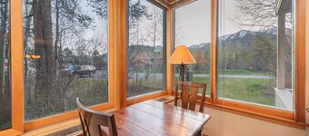 Yampa 2414: The Aspens-Beautiful Sunny 1st Fl Condo-Large Family Rm
