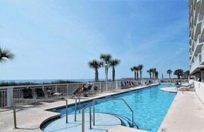 Innenpool, beheizter Pool