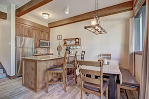 Dining - Modern Condo, Walk to Downtown/Lifts! (Breckenridge)