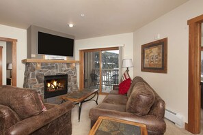 Smart TV, fireplace, DVD player, table football