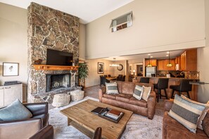 Televisio, takka, DVD-soitin