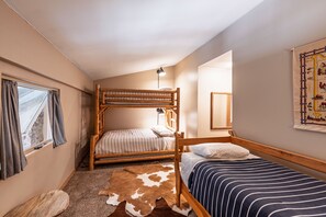 5 bedrooms, desk, iron/ironing board, free WiFi