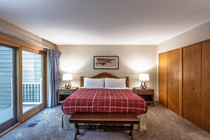 5 quartos, escrivaninha, ferros/tábuas de passar roupa