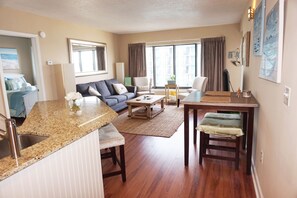 Smart-TV, Netflix, Hulu, DVD-Player