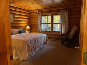 3 bedrooms, desk, iron/ironing board, free WiFi - Lake Superior Beachfront Cabin Private Sandy Beach & Grand Island Views (Munising)
