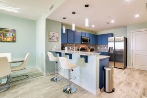 Fridge, microwave, stovetop, dishwasher