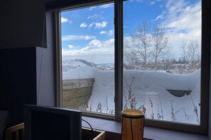 Unclassified image, 5 of 49, button