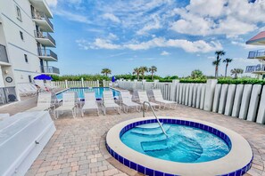A heated pool - Coastal Paradise Heated Pool & 25 Steps to the Sand (Cocoa Beach)