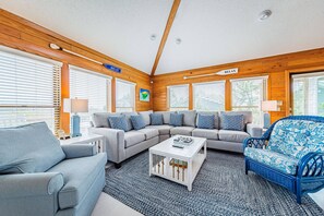 TV - Just For Fun - Duck, Schooner Ridge, Pool Open 4/15, Pool Heat Option, Hot Tub, Close to Downtown (Duck)