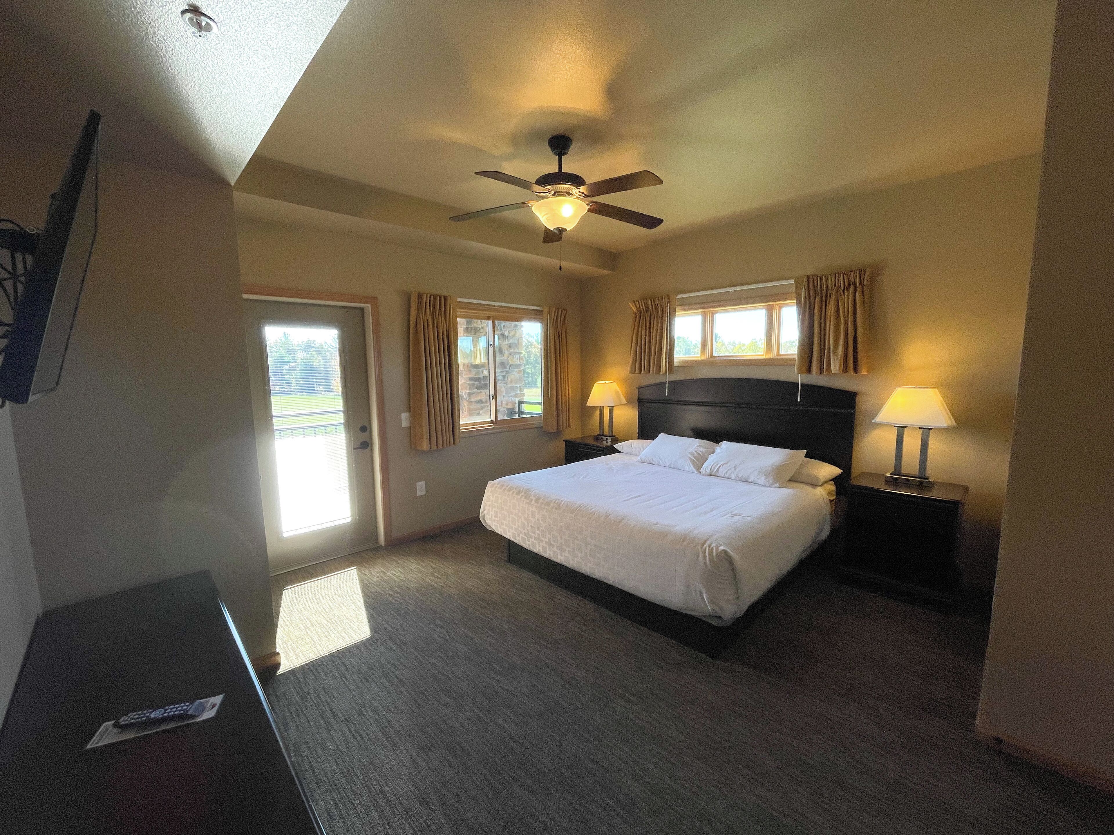 3 bedrooms, iron/ironing board, free WiFi, bed sheets