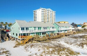 Exterior - Free Seasonal Beach Service! Beach Front Townhouse with Plenty of Deck Space! (Miramar Beach)