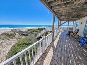 Outdoor dining - Captain’s Quarters: Views, Vibes & Comfort (Surf City)