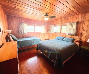 4 bedrooms, desk, iron/ironing board, bed sheets