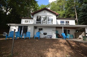 Exterior - Spacious, waterfront cottage in Traverse City. Fireplace. Dog friendly. (Traverse City)