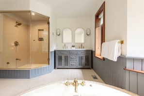 Combined shower/bathtub, jetted bath, hair dryer, towels - Le Manoir | 9 Bedrooms | 9000 sq.ft Estate | Indoor Pool, Hot Bath & Walk to Ski Resort (Mont-Tremblant)