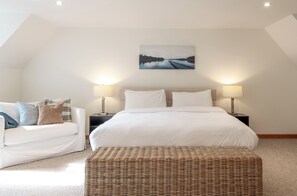 9 quartos, ferros/tábuas de passar roupa, Wi-Fi, roupa de cama