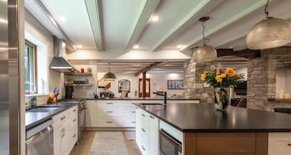 Le Manoir | 9 bedrooms | Indoor Pool | Walk to Resort | Tremblant Living