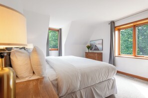 9 habitaciones, tabla de planchar con plancha, wifi y ropa de cama 