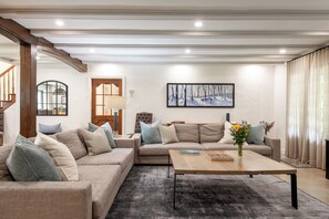 TV, lareira, DVD player, pebolim