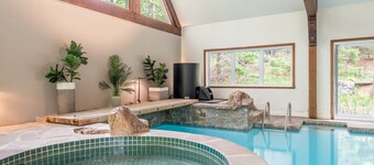 Le Manoir | 9 bedrooms | Indoor Pool | Walk to Resort | Tremblant Living