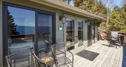 Cozy Schroeder Studio w/ Deck on Lake Superior