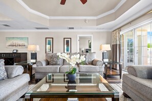 Smart TV, DVD player - 3 Bedroom Condo in Reunion Resort with Great Views and modern interior (Kissimmee)