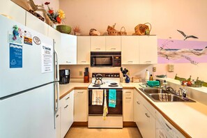 Fridge, microwave, stovetop, dishwasher