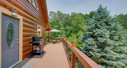 ‘Lakewood Lodge’ Escape w/ Fire Pit