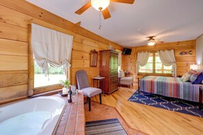 2 bedrooms, iron/ironing board, travel cot, Internet - ‘Lakewood Lodge’ Escape w/ Fire Pit (Hiwassee)