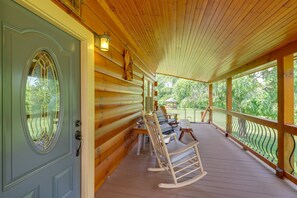 Terrace/patio - ‘Lakewood Lodge’ Escape w/ Fire Pit (Hiwassee)