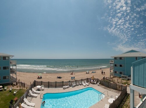 1 Bedroom Oceanfront Condo in The Riggings!