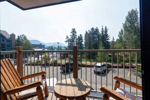 Property grounds - Beautiful 2 bdrm condo, easy bike in/out, Community hot tubs, Steps to gondola/M (Breckenridge)