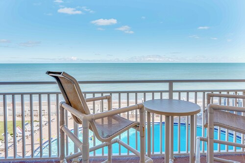 Ultimate Space Coast Condo with Ocean Views, Heated Pool & BBQ Grills ☀️