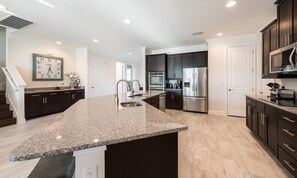Fridge, microwave, oven, stovetop - Luxurious Villa with Tiki Themed Game Room at Encore (Kissimmee)