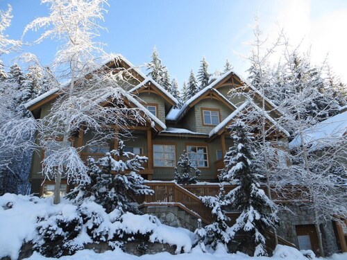 Ski-In/Ski-Out | Mountain Views | Private Hot Tub | Modern 3BR | Managed by Aloha Whistler